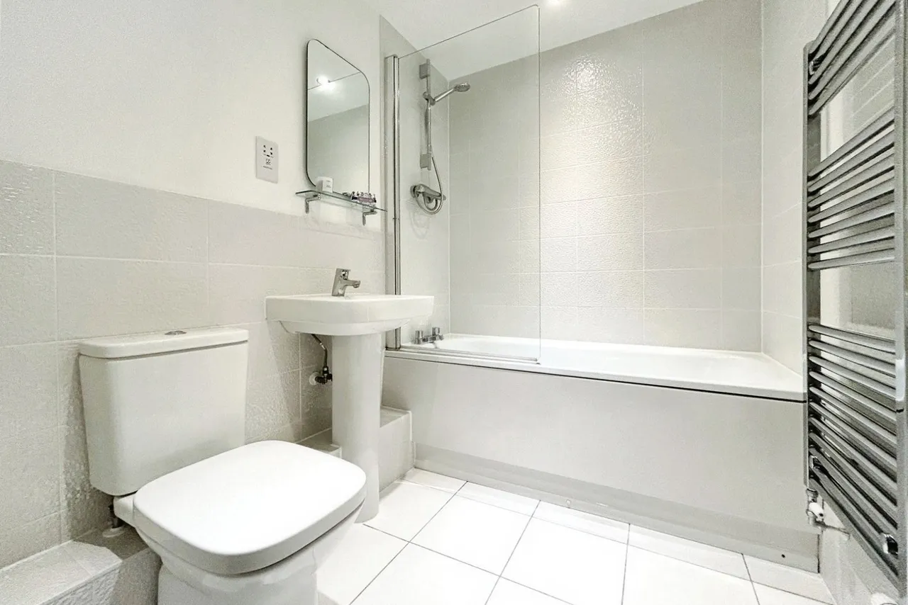 Carter Court, Hook, Hampshire, RG27 9AD, photo 6