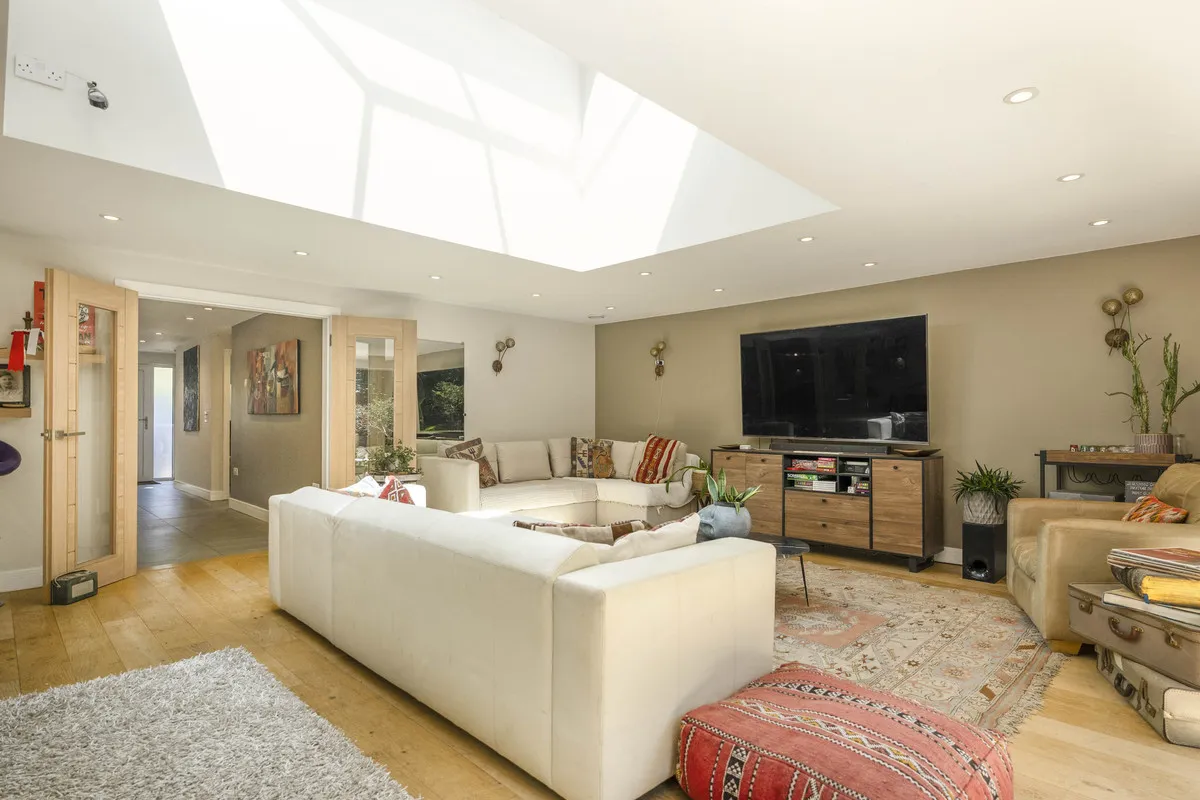 Walliswood, RH5, photo 9