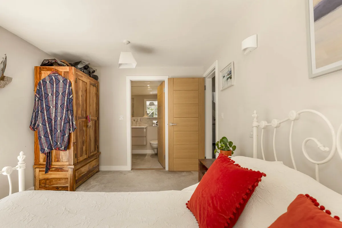 Walliswood, RH5, photo 11