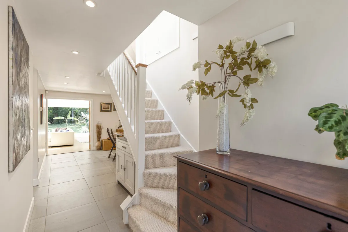 Walliswood, RH5, photo 6