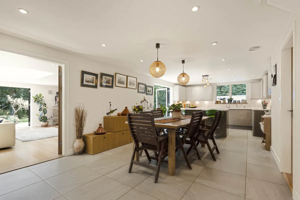 Walliswood, RH5, photo 3