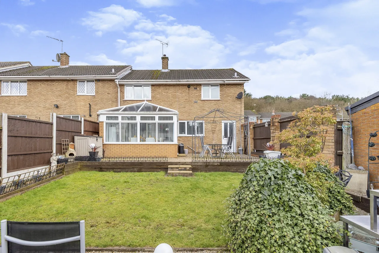 3 bed house to rent — Lowland Road, Cannock, WS12