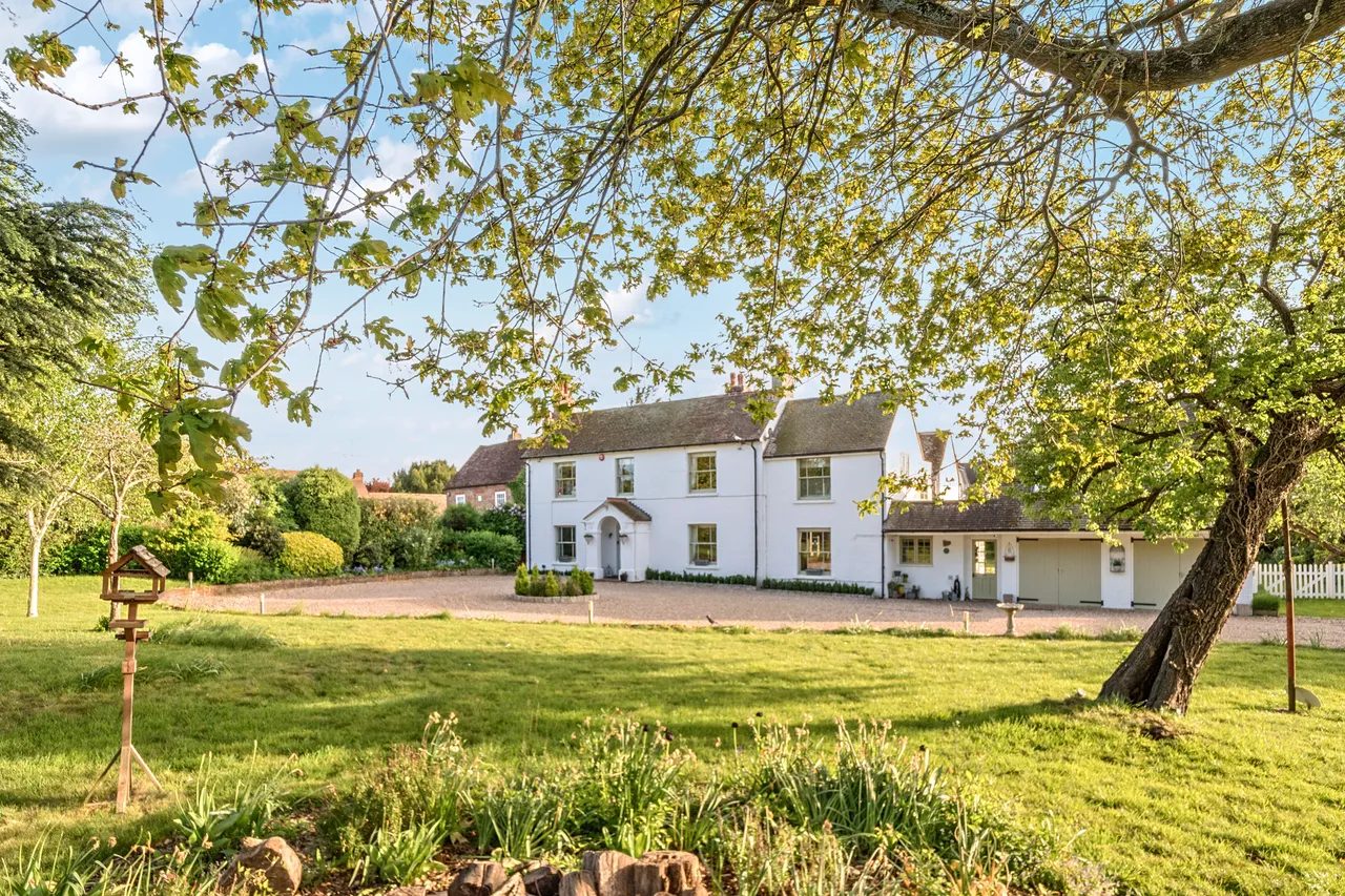 5 bed house for sale — Lower Road, Stoke Mandeville Village,...