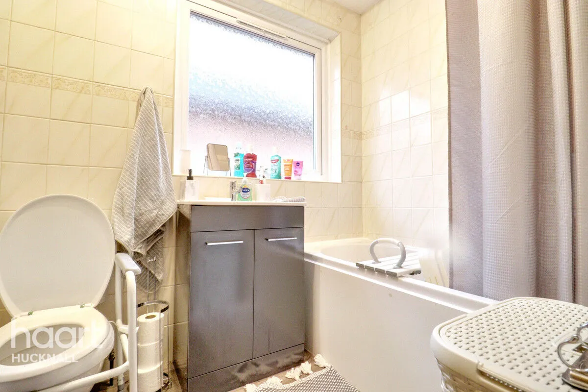 Merlin Drive, Nottingham, NG15, photo 8