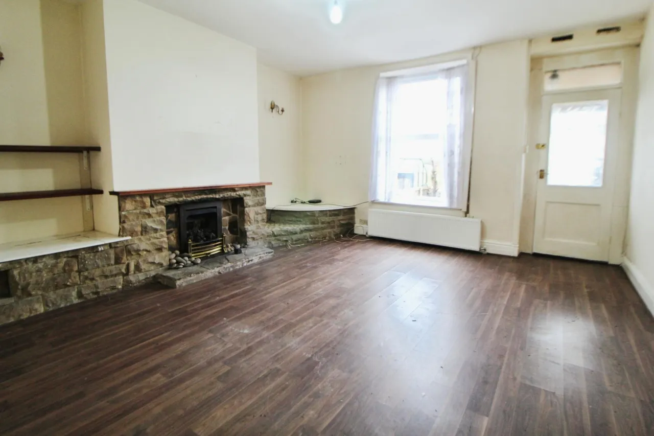 Prospect Terrace, Dunnockshaw, Burnley, BB11, photo 2