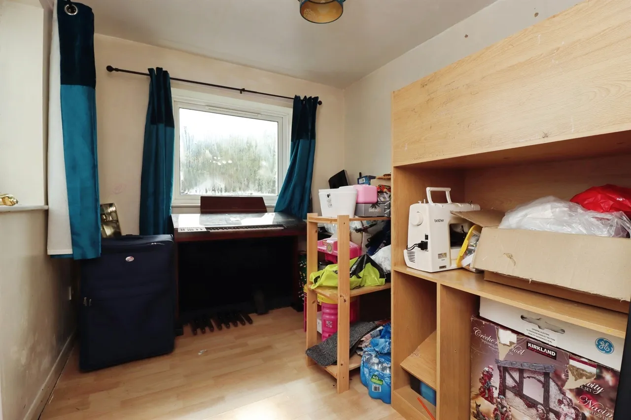 Laburnum Crescent, Kettering, photo 12