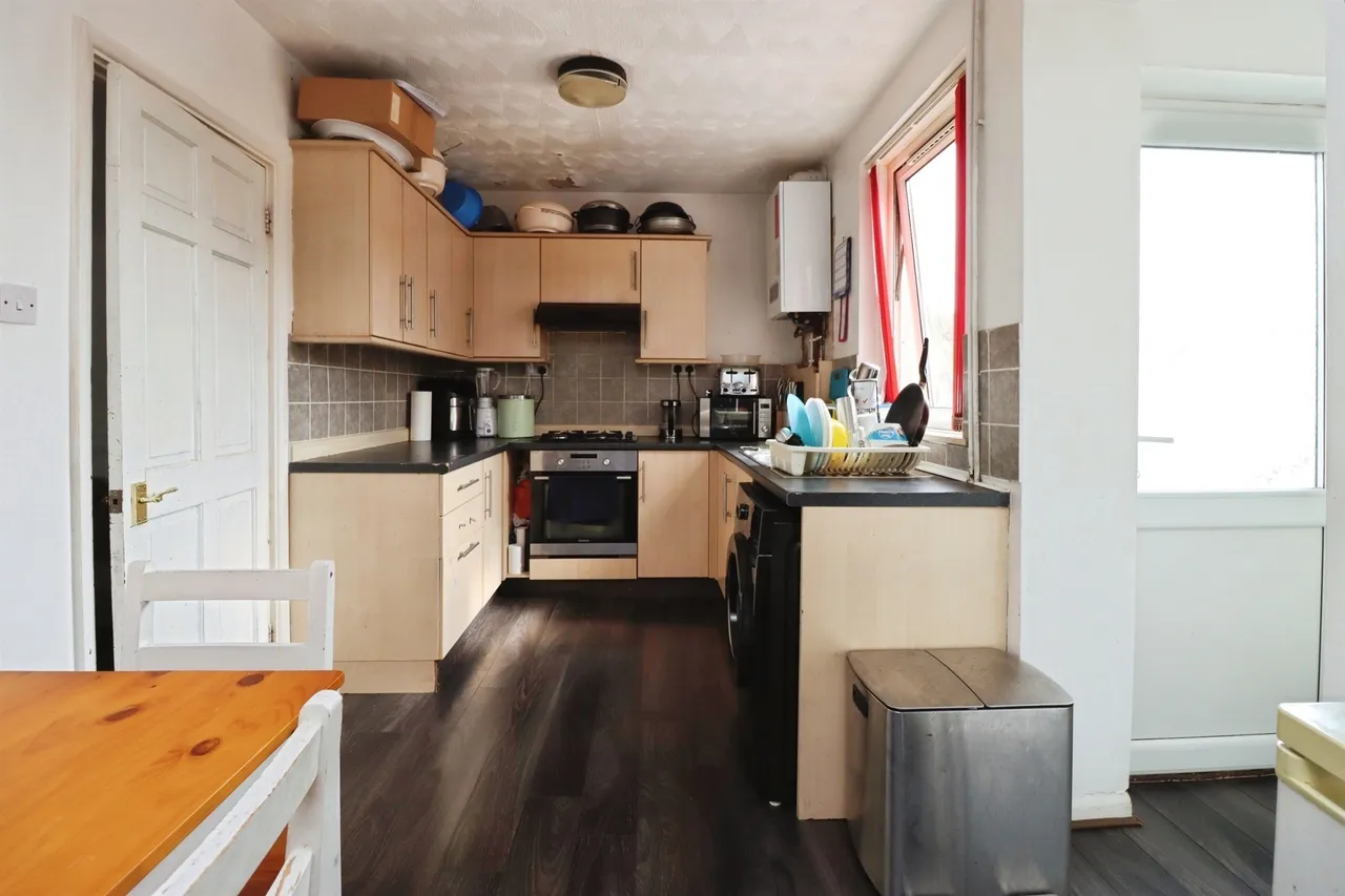 Laburnum Crescent, Kettering, photo 7