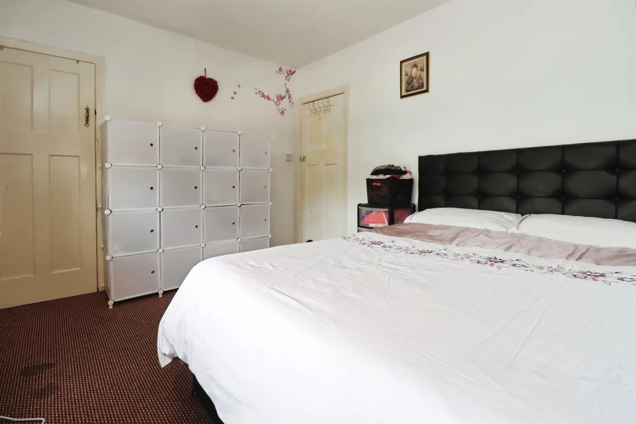 Laburnum Crescent, Kettering, photo 11