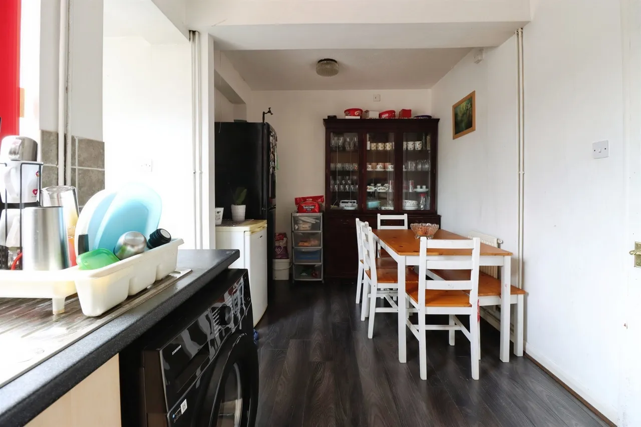 Laburnum Crescent, Kettering, photo 6
