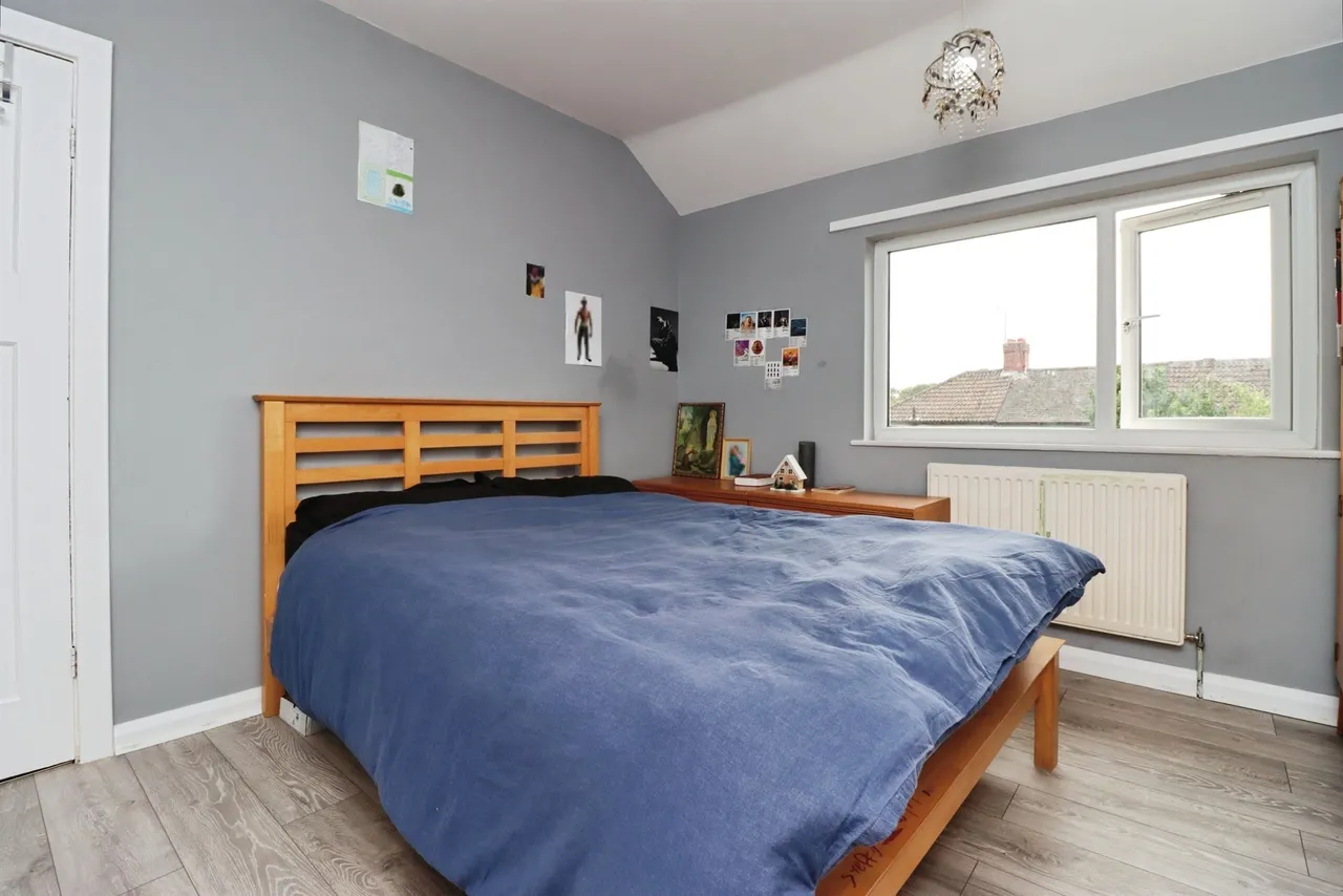 Laburnum Crescent, Kettering, photo 9