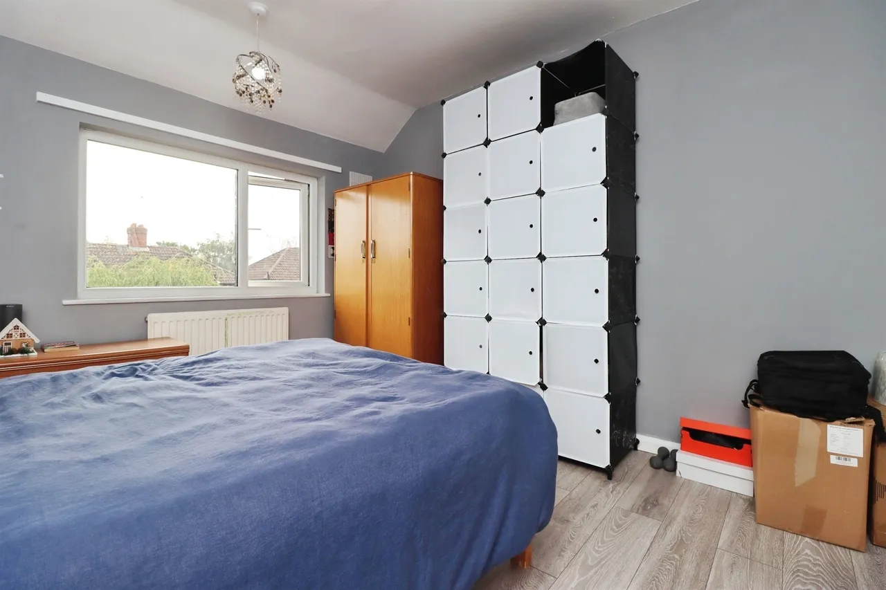 Laburnum Crescent, Kettering, photo 8