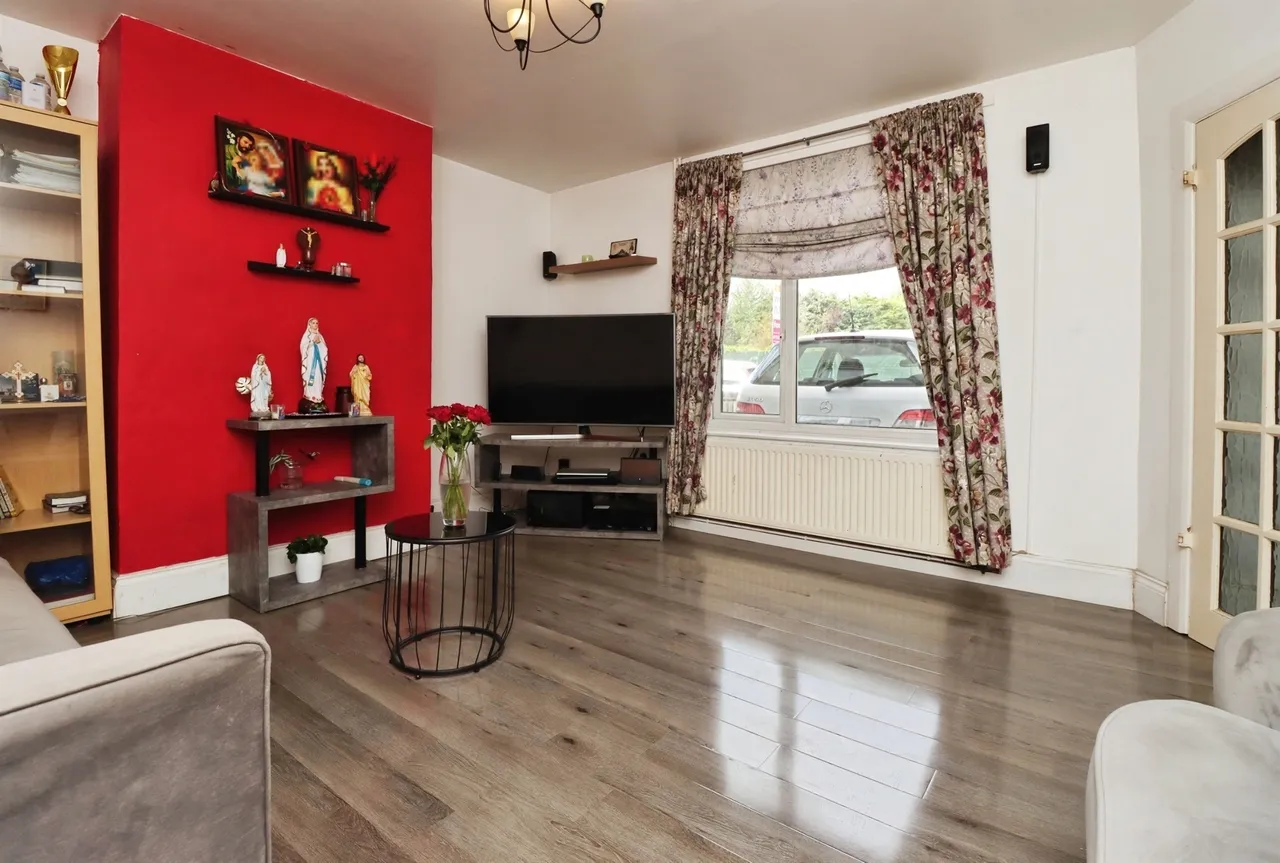 Laburnum Crescent, Kettering, photo 4