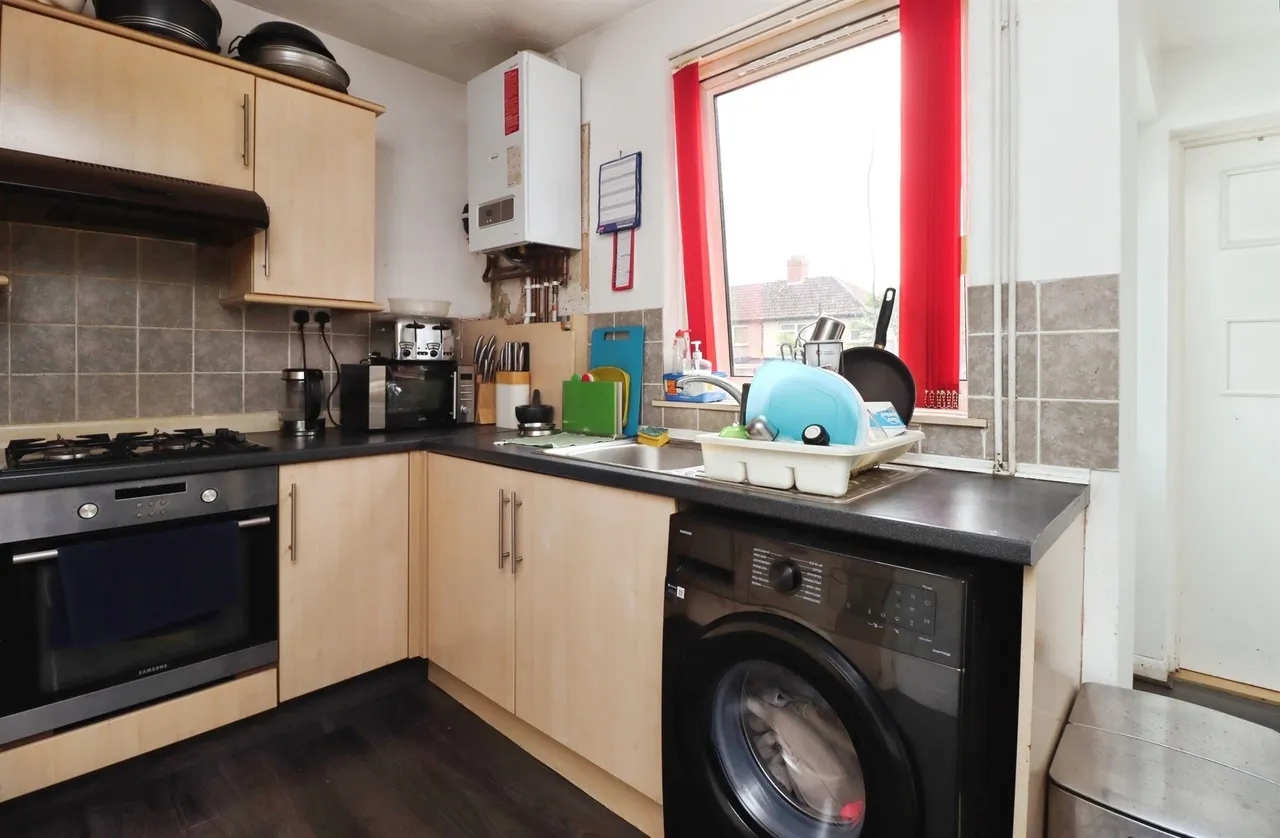 Laburnum Crescent, Kettering, photo 5