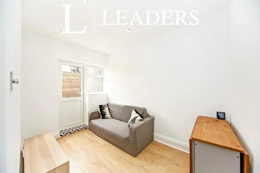 Birchanger Road, London, SE25, photo 6