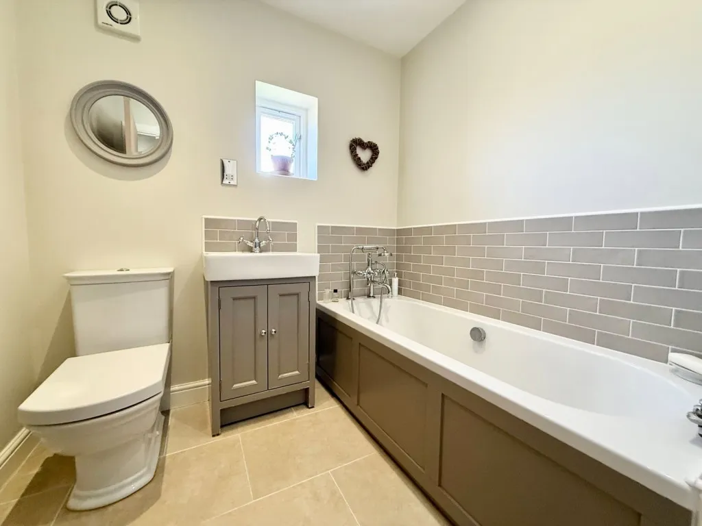 Saxton ~ Hungate Close, LS24, photo 30