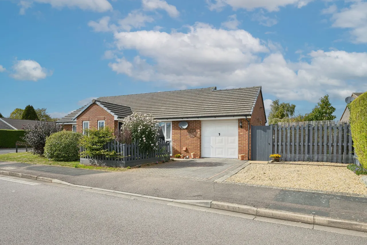 2 bed house for sale, Brook Road, Bicester, OX26