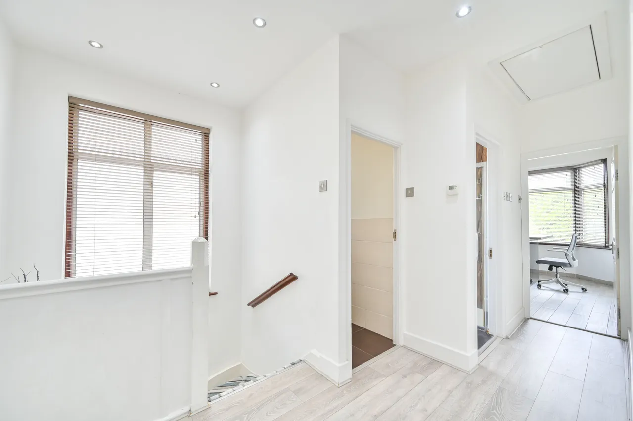 37 Crawford Avenue, Wembley, photo 12