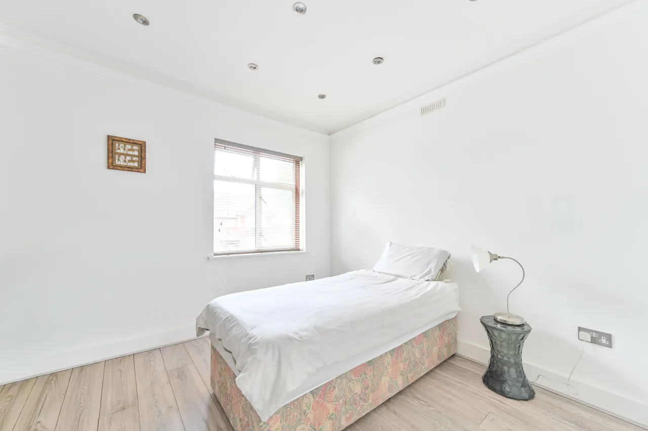 37 Crawford Avenue, Wembley, photo 11