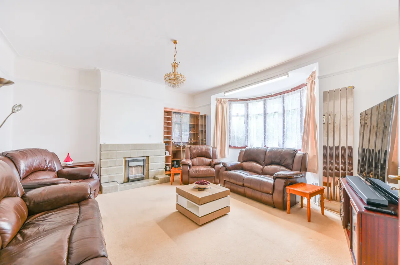 4 bed house for sale — 37 Crawford Avenue, Wembley