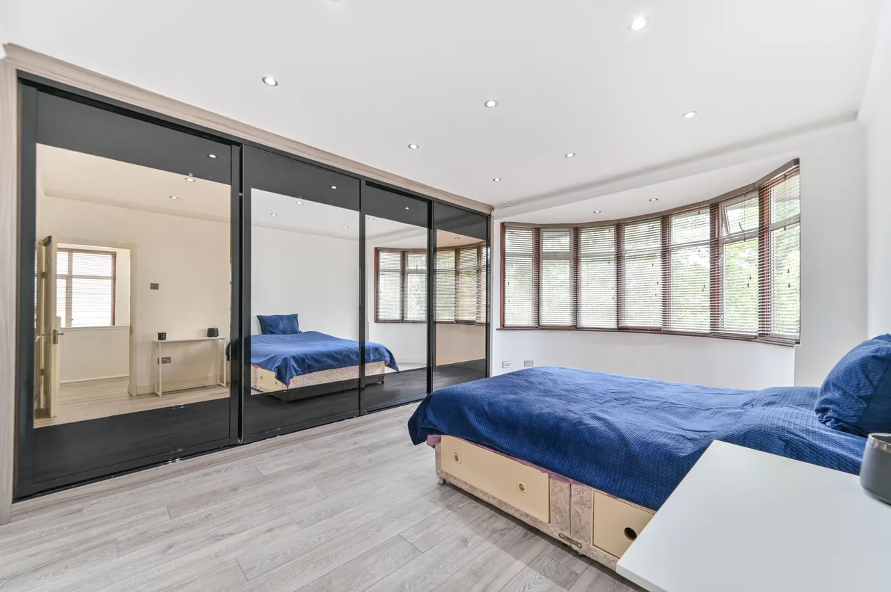 37 Crawford Avenue, Wembley, photo 3