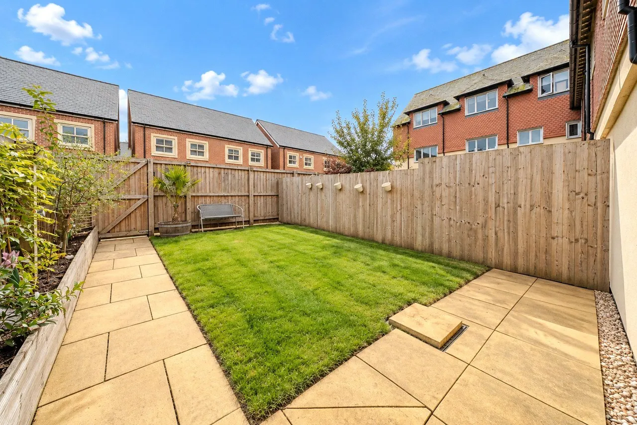 Oak Park Lane, Leeds, LS16, photo 8