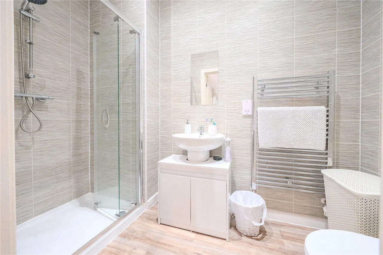 Oak Park Lane, Leeds, LS16, photo 10