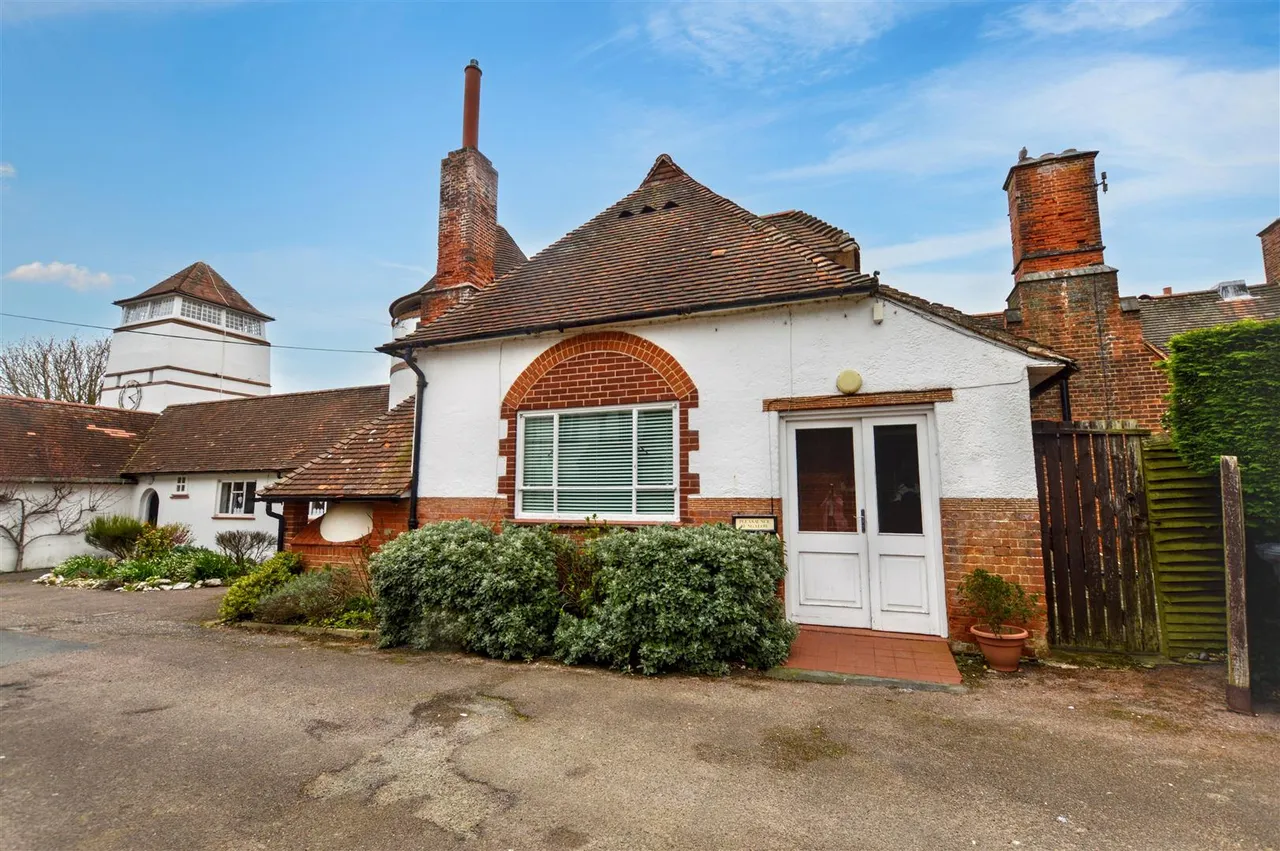 2 bed house for sale, Harbord Road, Overstrand, NR27
