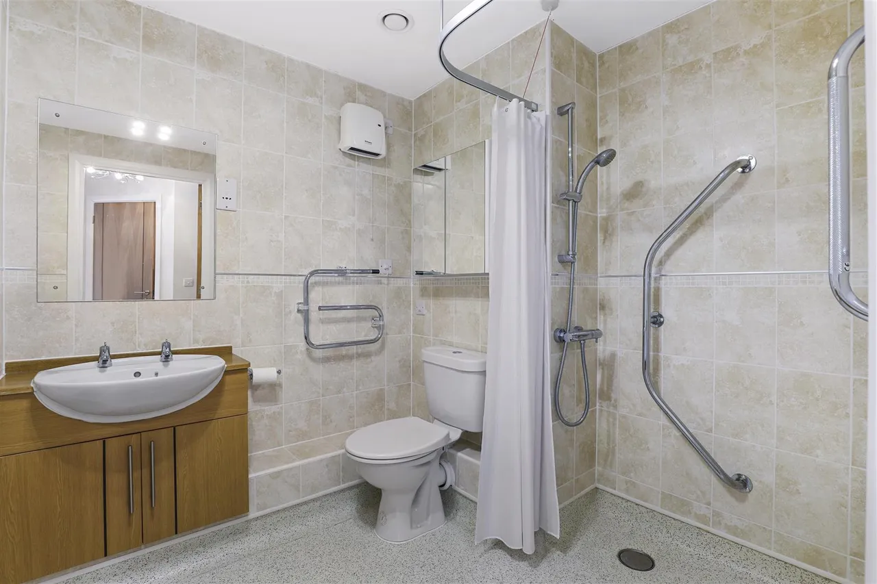 Victoria Road, Malvern, WR14, photo 9