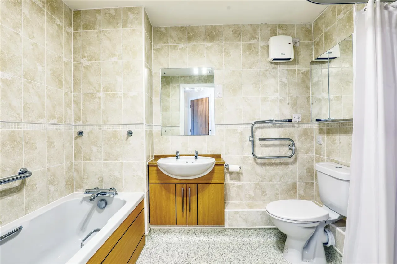 Victoria Road, Malvern, WR14, photo 15