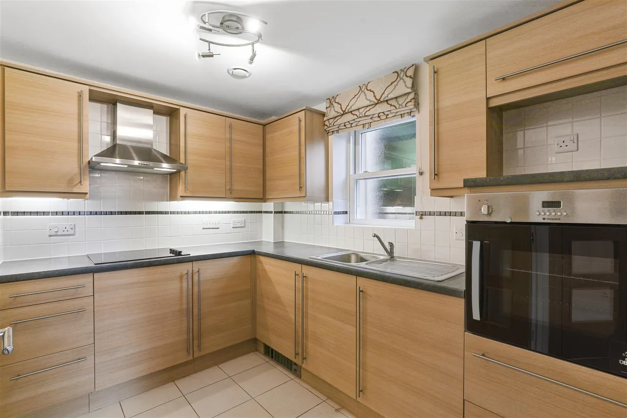 Victoria Road, Malvern, WR14, photo 6