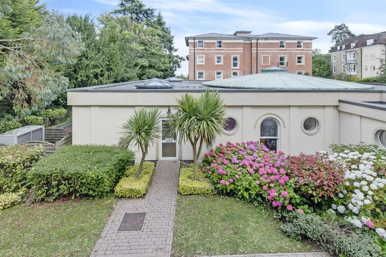 Victoria Road, Malvern, WR14, photo 13