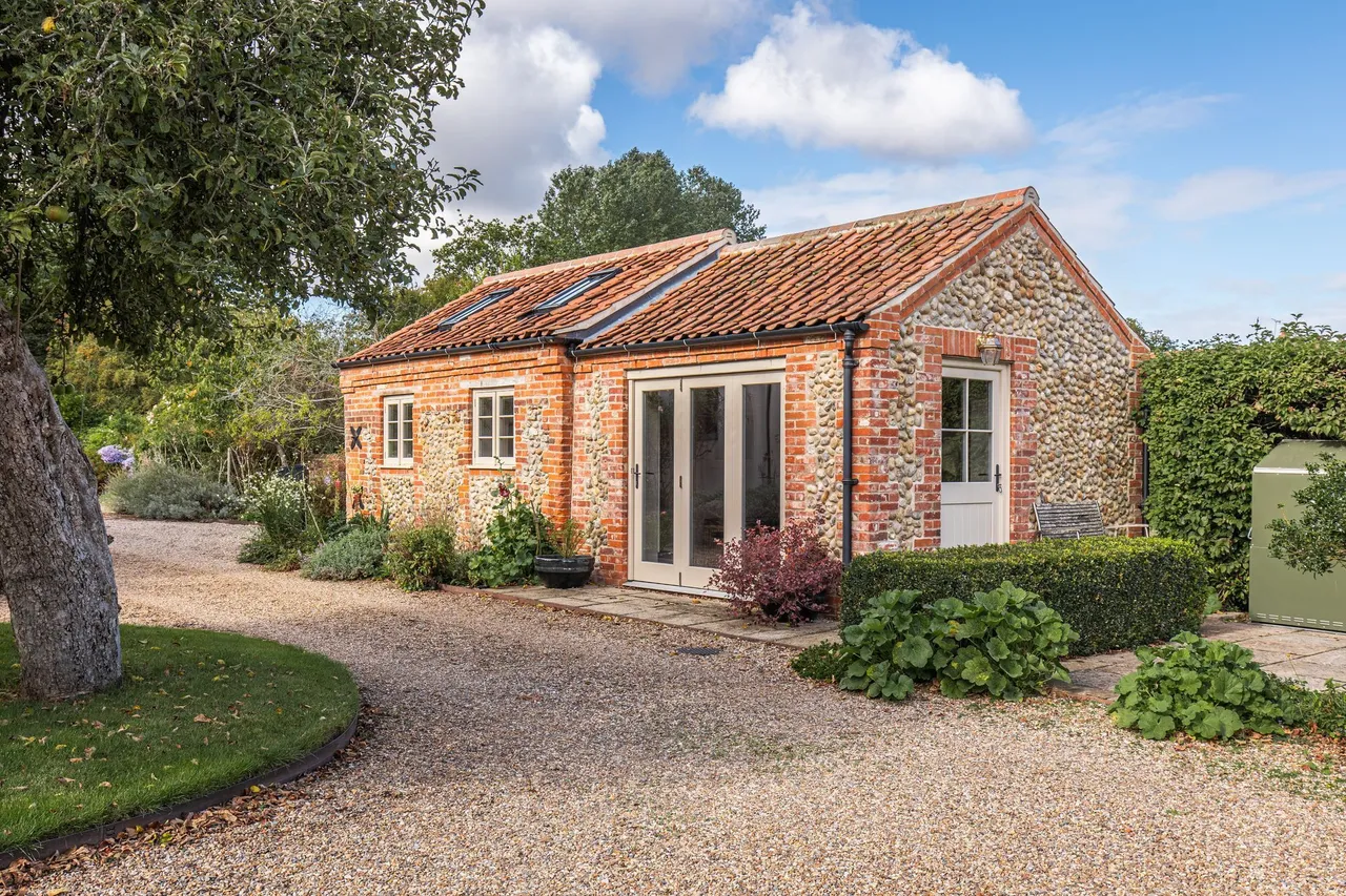 Handsome Detached Cottage in Stody, photo 19