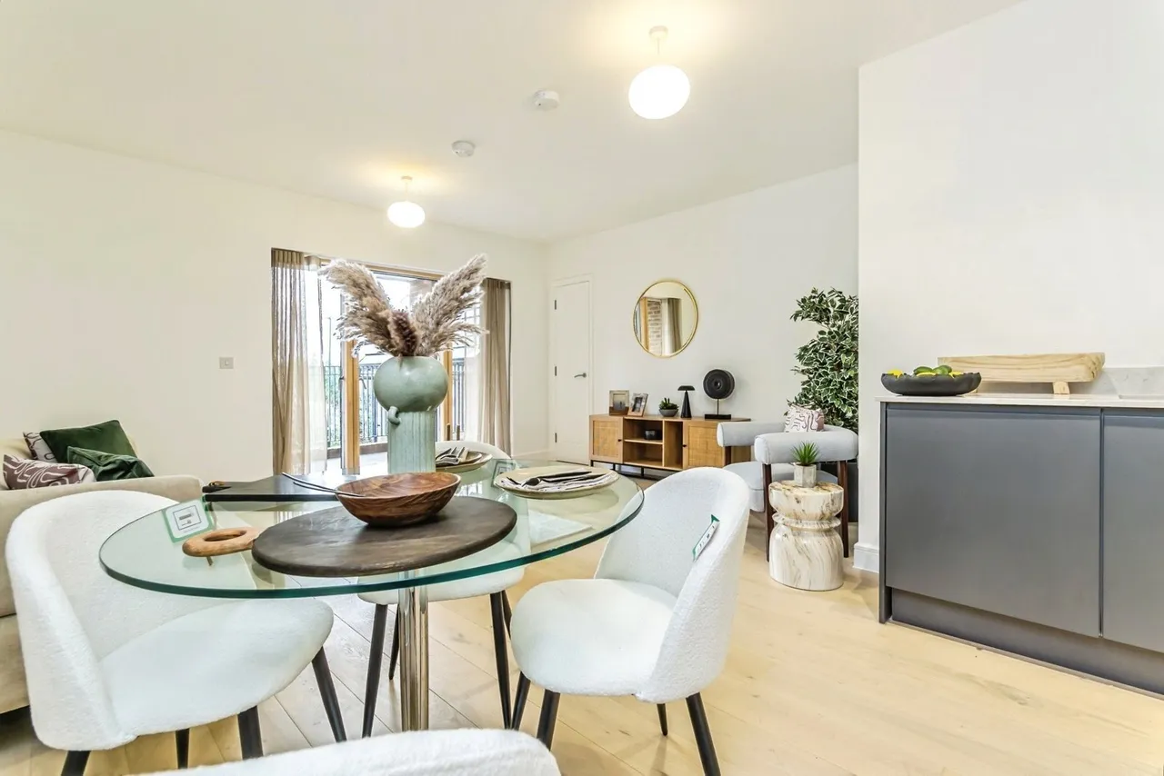 2 bed flat for sale — Russell Hill Road, Purley, CR8