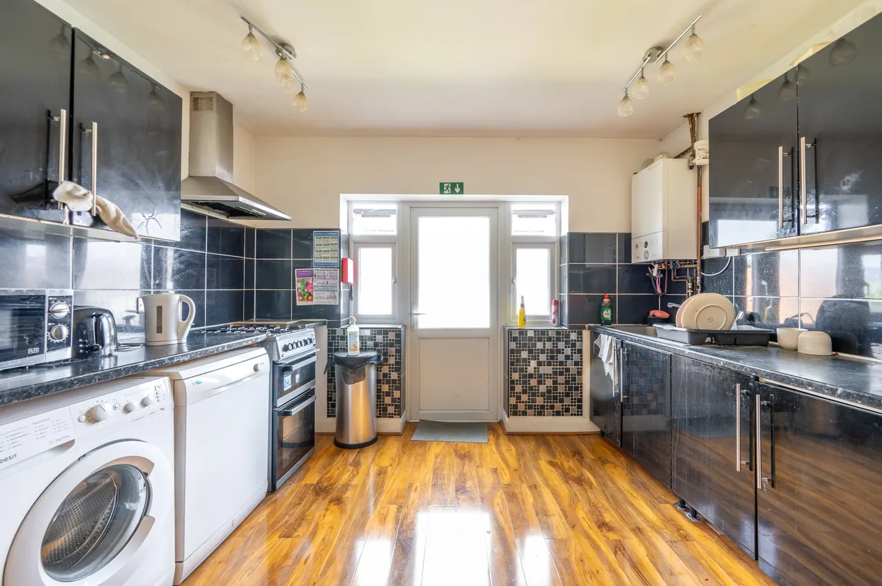 74 Warren Road, London, photo 6