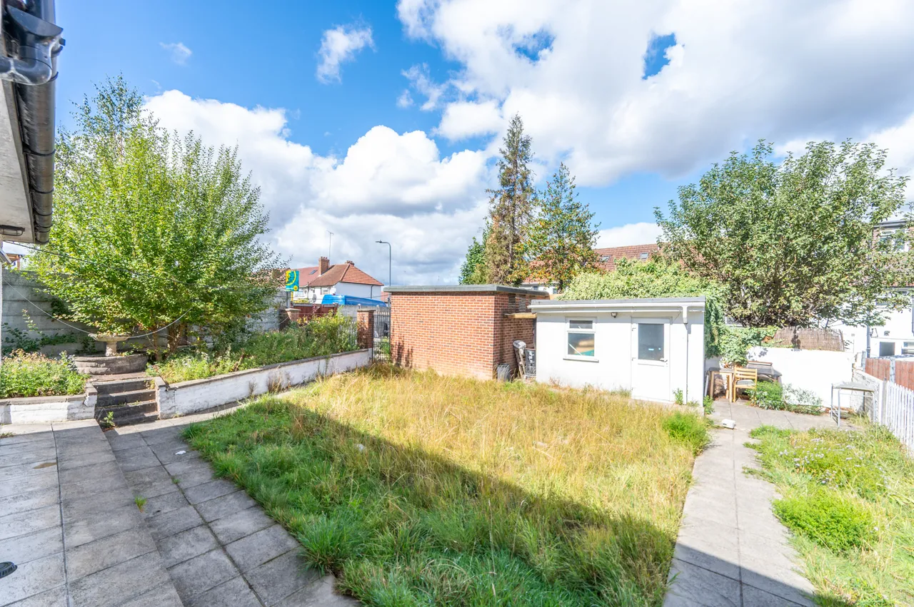 74 Warren Road, London, photo 2