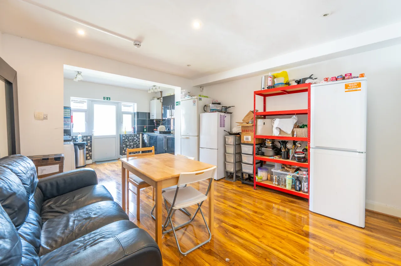 74 Warren Road, London, photo 4