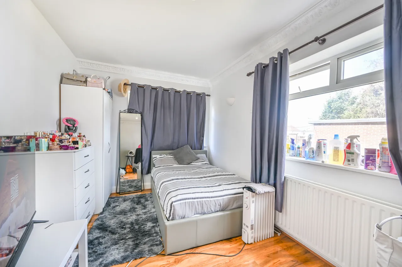 74 Warren Road, London, photo 11