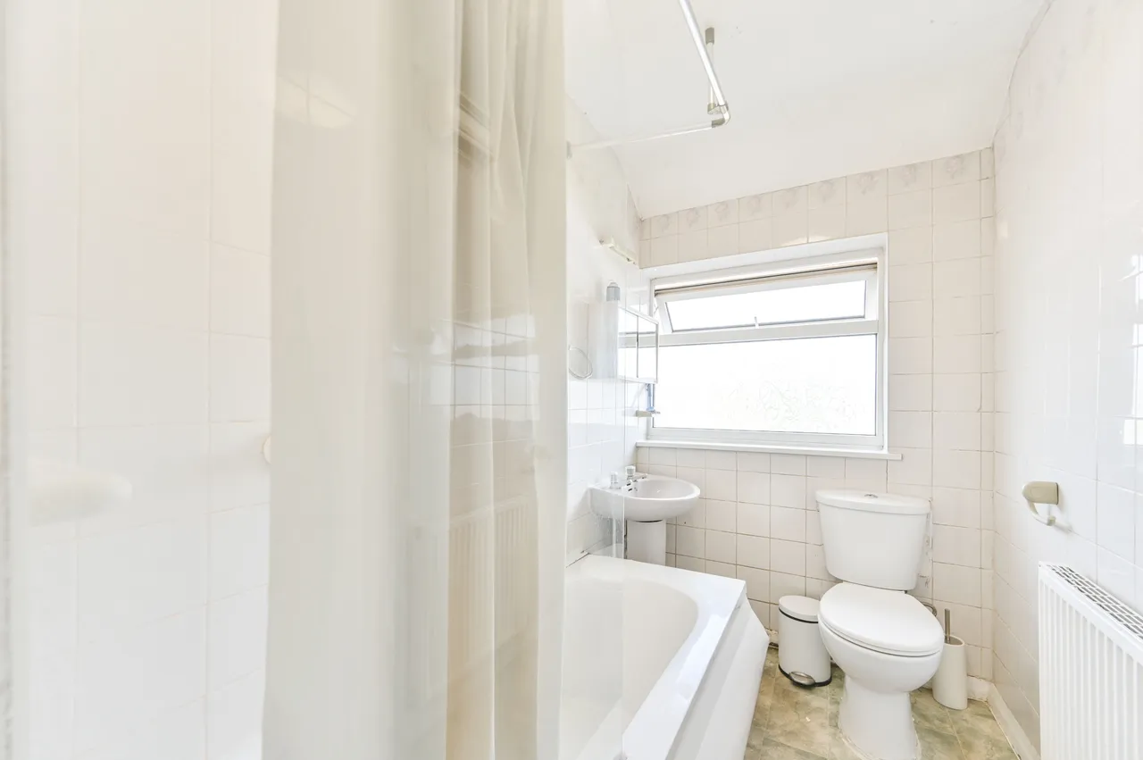 74 Warren Road, London, photo 8