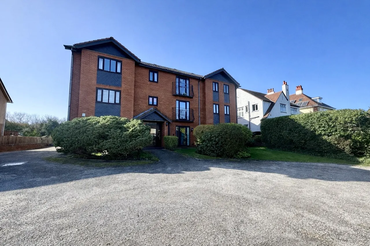 2 bed flat for sale, Shore Road, Ainsdale, PR8