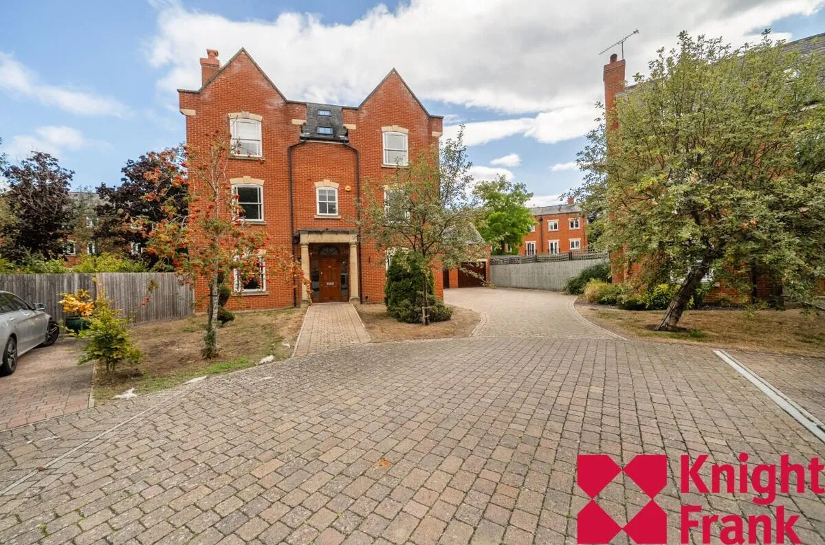 6 bed house to rent, Longbourn, Windsor, SL4