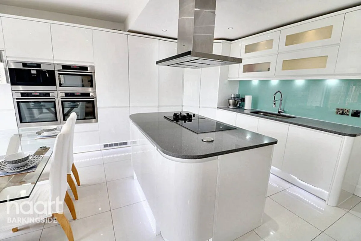 Lord Avenue, Clayhall, IG5, photo 10