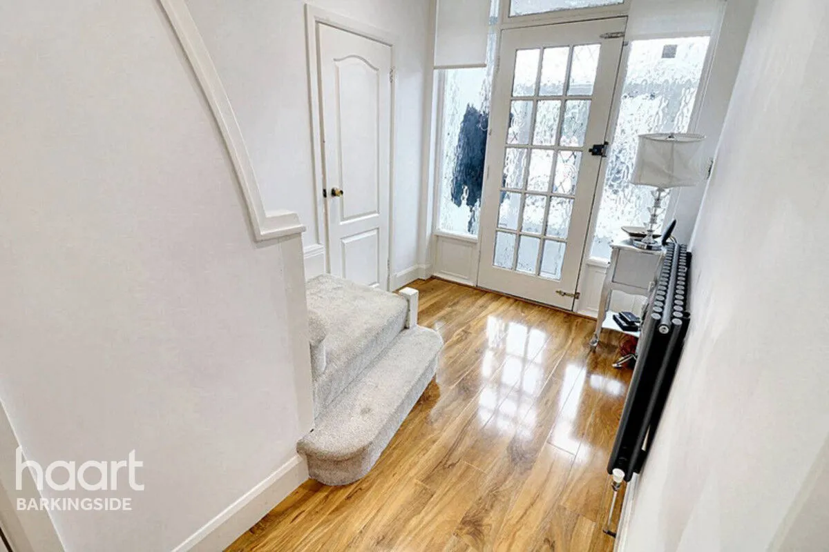 Lord Avenue, Clayhall, IG5, photo 2