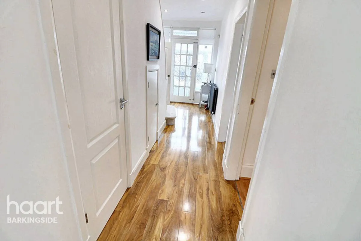Lord Avenue, Clayhall, IG5, photo 3