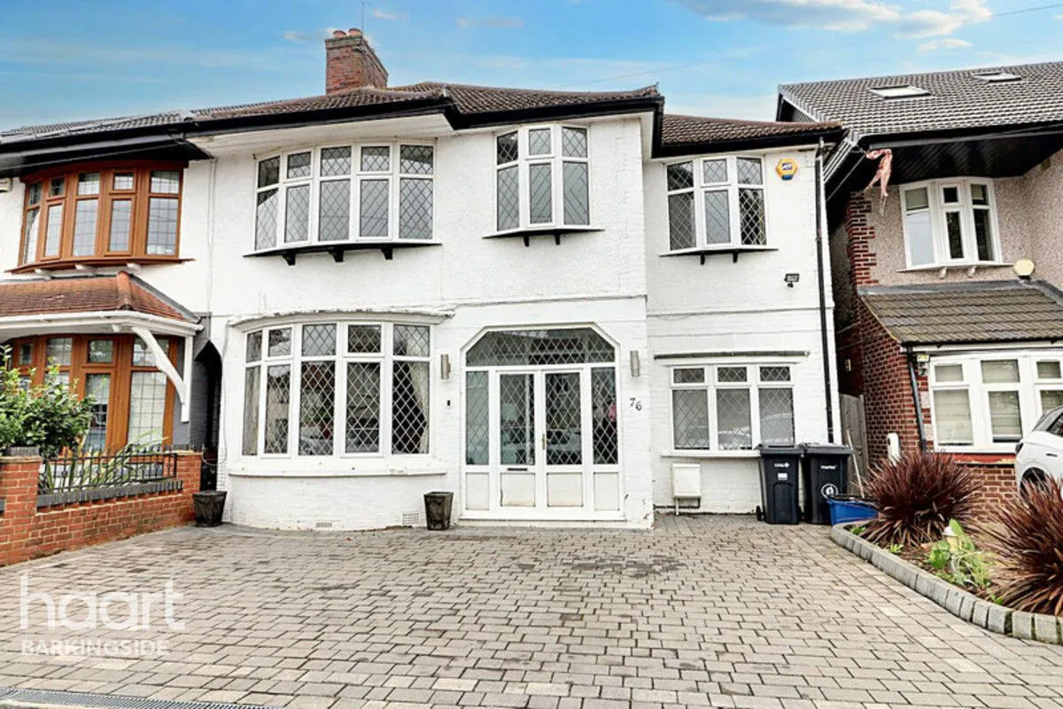 4 bed house for sale, Lord Avenue, Clayhall, IG5