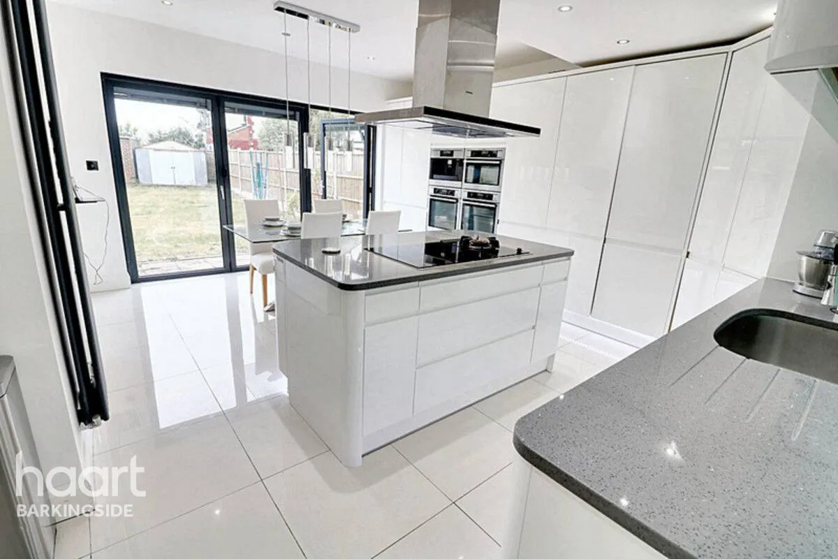 Lord Avenue, Clayhall, IG5, photo 9