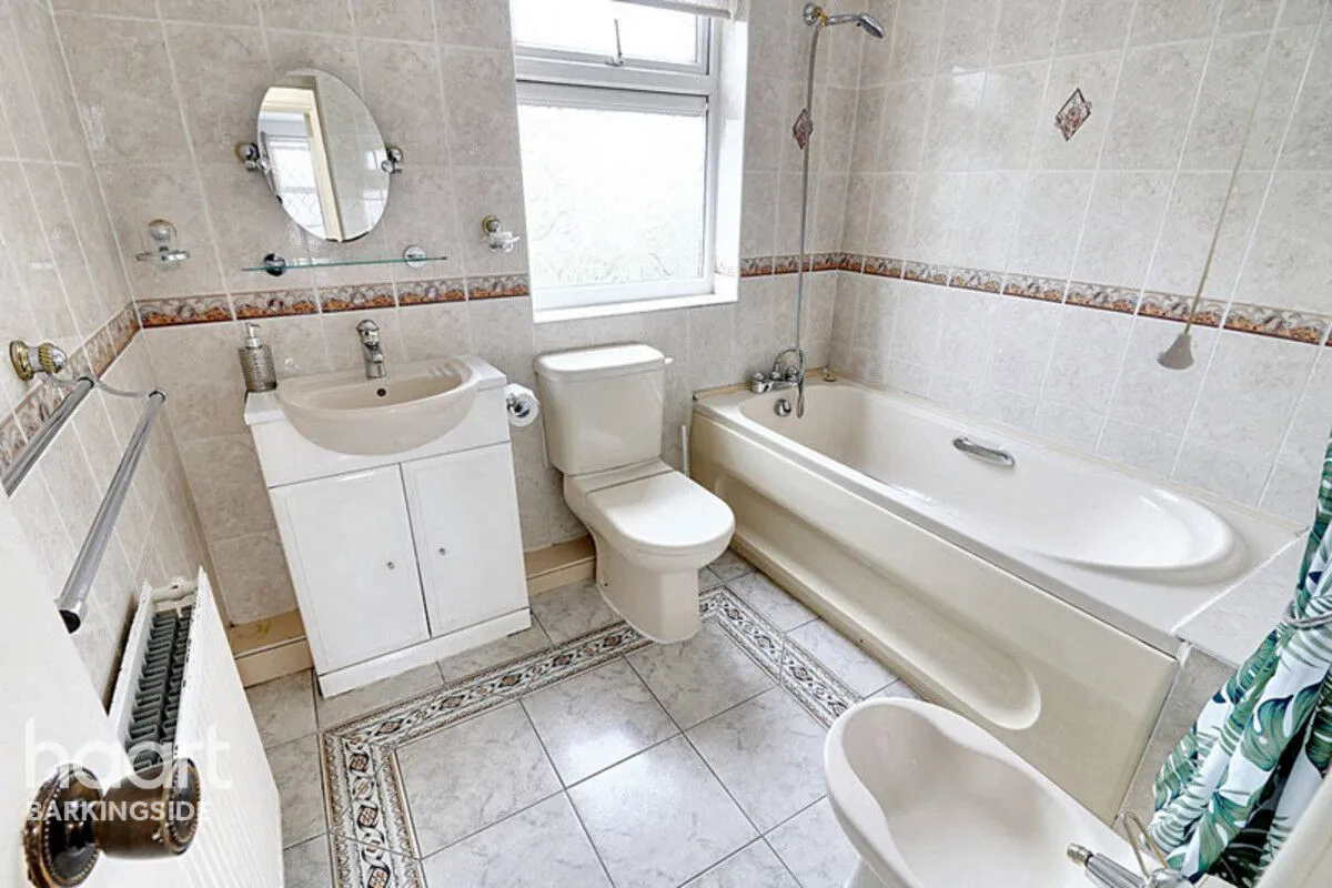 Lord Avenue, Clayhall, IG5, photo 22