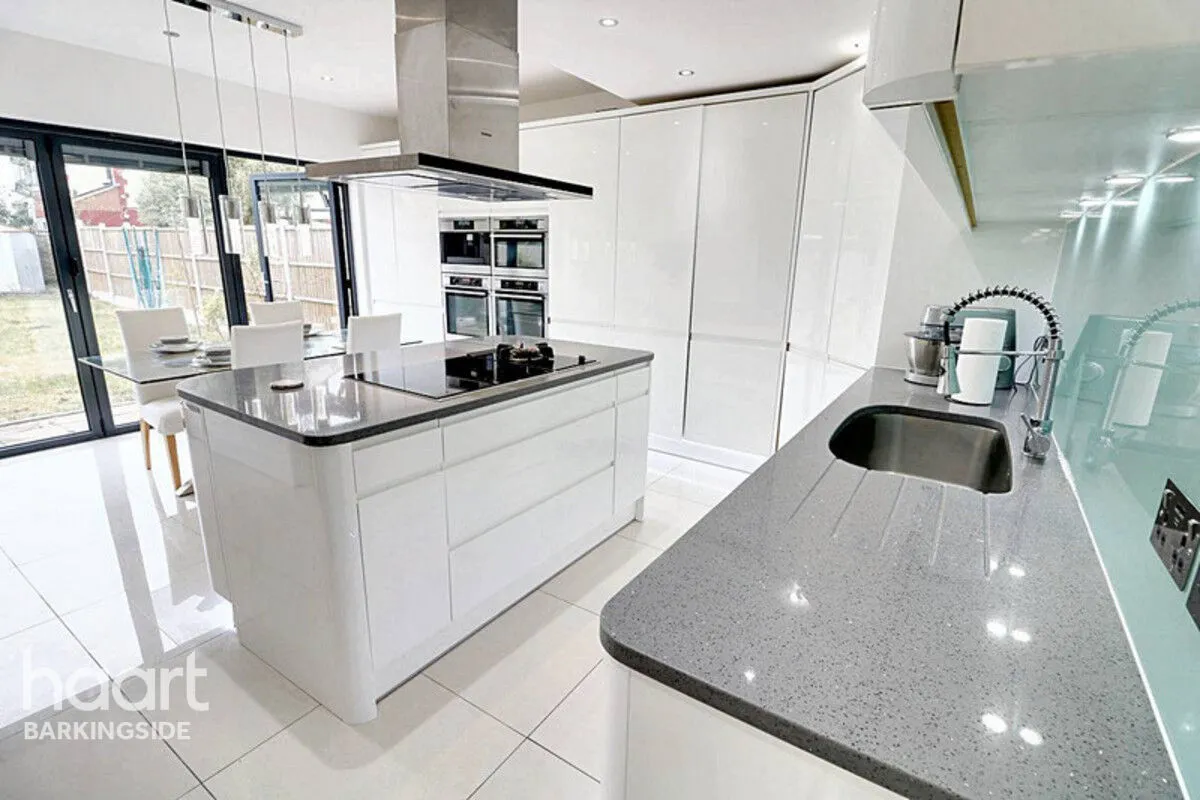 Lord Avenue, Clayhall, IG5, photo 11