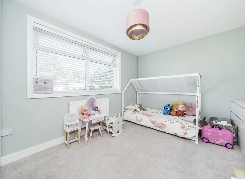 Oakington Drive, Sunbury-On-Thames, TW16, photo 6