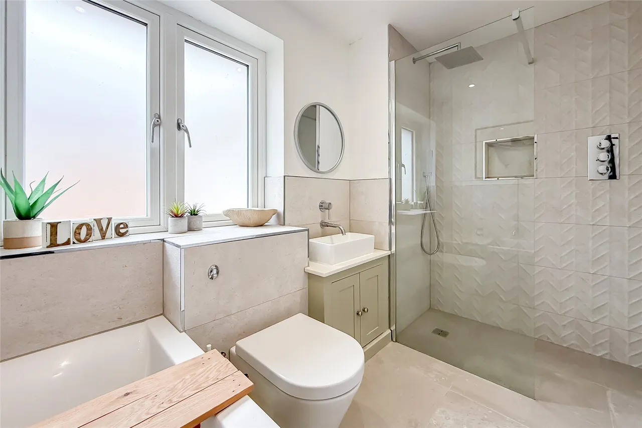 Ashley Gardens, Harpenden, Hertfordshire, AL5 3EY, photo 12