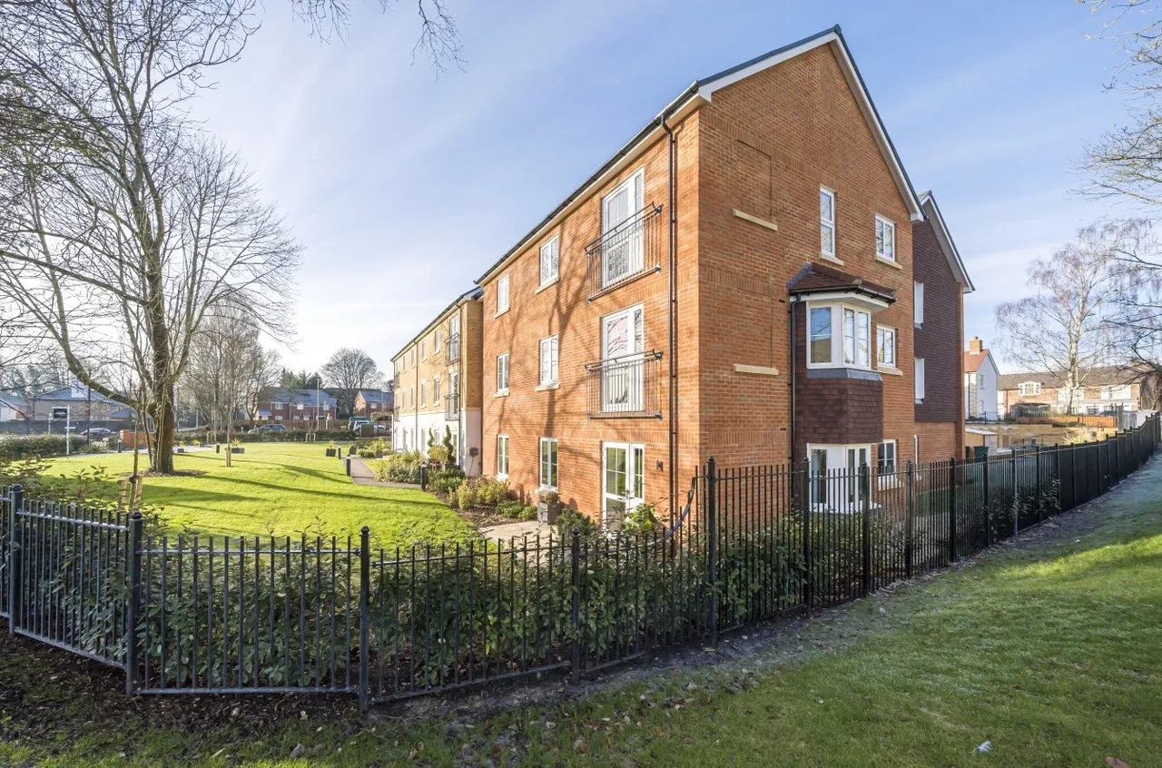 1 bed flat for sale, Queen Elizabeth Place, Alton, GU34